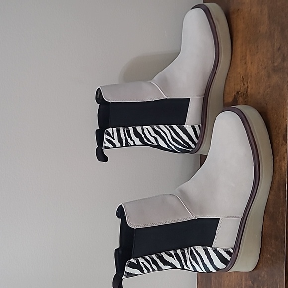 Mi.iM Cream & Black Pullon Ankle Boots with Zebra Print size 8 - Picture 5 of 11